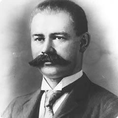 Hermann Hollerith (1860-1929) Először alkalmazta a lyukkártyát információtárolóként és ezzel a gépi