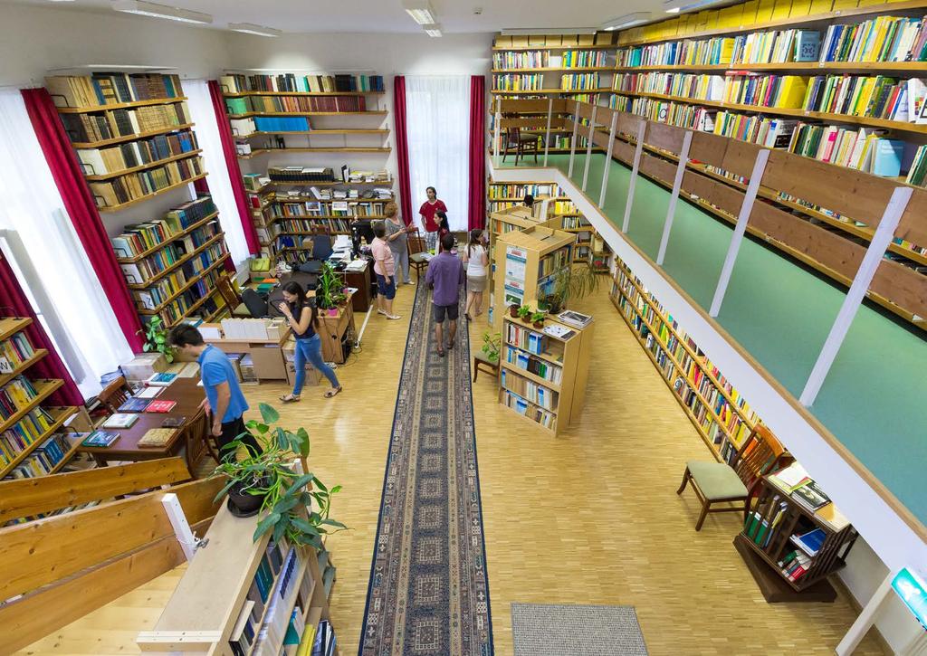 13. hét A Bolyai Intézet könyvtára az ország legnagyobb egyetemi matematikai szakkönyvtára kb. 20 ezer könyvvel (köztük számos ritkaság) és 500 féle folyóirattal.