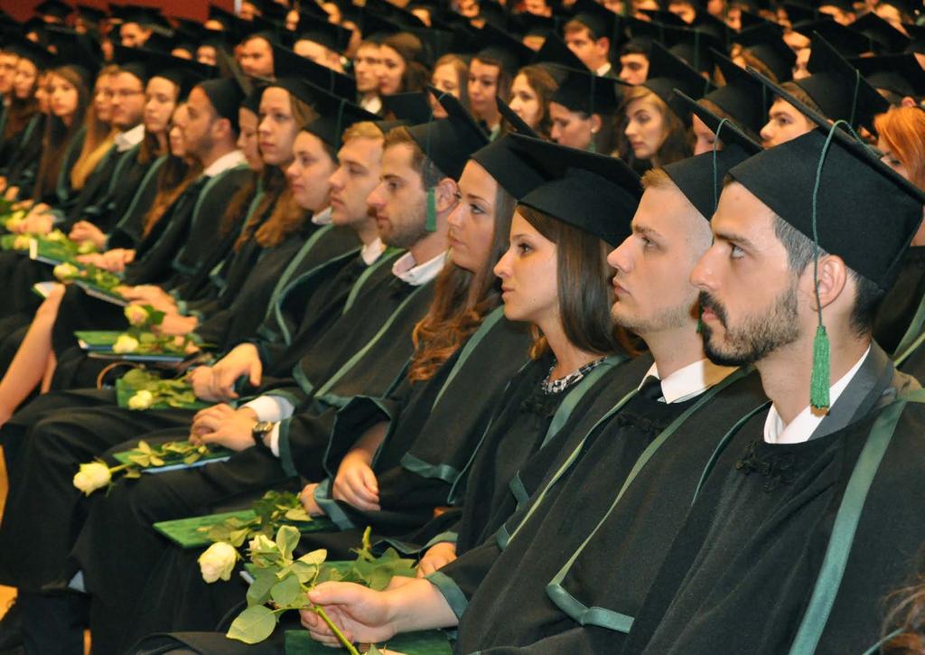 A diplomaosztó ünnepség kitüntetett jelentőségű esemény a Kar életében, ahol a diplomát kapott és szakképzettséget szerzett hallgatóink előtt tisztelgünk és köszöntjük a Kar kitüntetett hallgatóit,