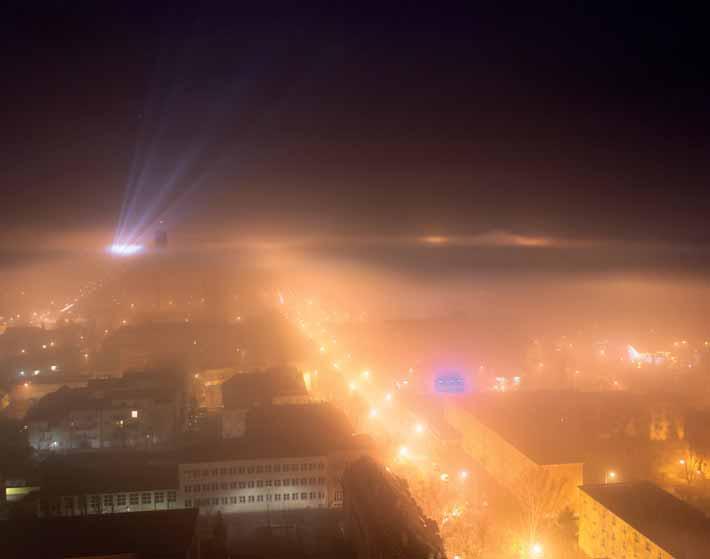 FÉNYLÔ PAPLAN Szolnok városának fényeit az épületekre boruló köd még jobban felerôsíti több kutatás is feltételezi, hogy a fejletlenebb államokhoz képest a vezető gazdasági hatalmakban tapasztalható,