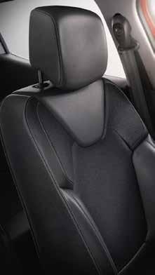 Technikai adatok INTENS (LIMITED+) Intens felszereltség R-LINK Evolution rendszerrel és automata klímaberendezéssel Automata fényszóró felkapcsolás és esőérzékelős ablaktörlők Automata Renault Kártya