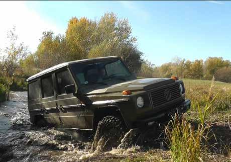 nézegetése közben újra átélheti ezt az off-road movie-t. 2 fő részére egész napos G Mercedes terepjárótúra, minimum 30 perc vezetési idővel. Víz, üdítő biztosított. Fotó készül a programról.