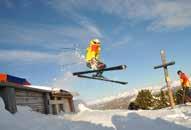 Síelés Murau Kreischbergen Outdoorcenter Skischool - Richi s Skischule Ausztria, A-8861 St.Georgen ob Murau, Kreischberg. Az iskola a fő kabinos felvonó felsőbb állomása mellett található.