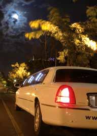 Limuzin sofőrrel Starlimo Hungary Honlap: www.starlimo.hu Telefon: 20/433-8042 E-mail: info@starlimo.hu 1-8 fő részére 1 órás körút Budapesten 8 személyes limuzinnal, 1 üveg pezsgővel és ásványvízzel.