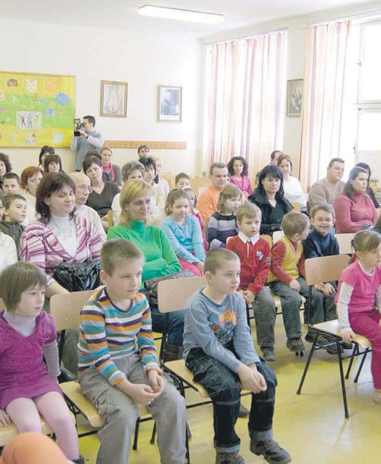 Az ünnepélyes beíratásokon a pedagógusok tájékoztatták a szülőket az iskola lehetőségeiről, hogy tudják, milyen körülmények között tanulnak majd a gyermekeik.