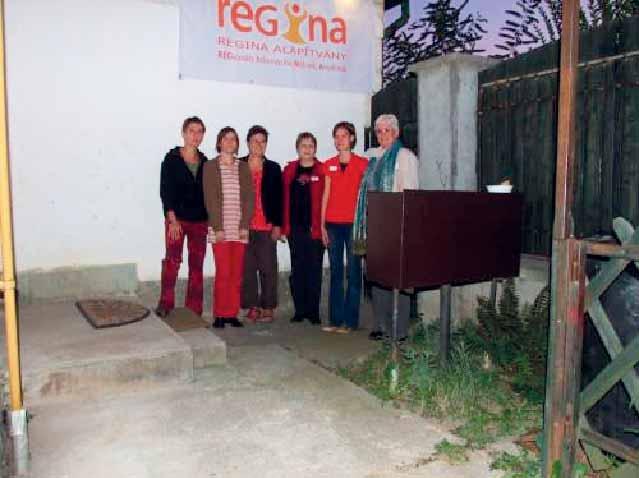 mellett a baba-mama klub, feminista filmklub, nôi kézmûves vásár, képzések, tanfolyamok, bolha piac, családi összejövetelek, kertészkedés stb.