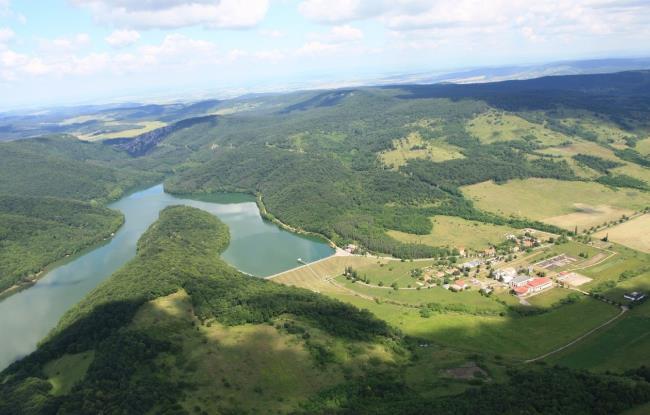 Vízminőségi problémák megoldása felszíni vízműben ÉRV ZRt - Lázbérc Kulcsár László Divízióvezető 3700 Kazincbarcika,