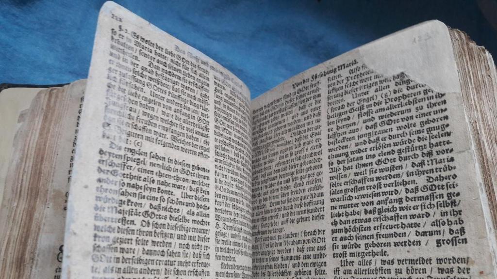 Végül az eredeti íveket összeállítottam. A sorrendbe állítást nehezítette, hogy a könyv három fejezetből áll, az oldalszámozás is háromszor kezdődik újra.