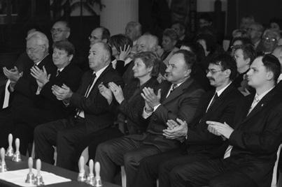 Ernő atya volt a számunkra. Amikor a Keresztény Élet főszerkesztője voltam, hétről hétre írt jegyzetet a kérésemre.