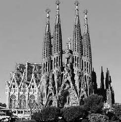 Gaudí és mesterműve, a Sagrada Família A Sagrada Família a modern építészet egyik remekműve. Építése 127 évvel ezelőtt kezdődött el, és egyelőre befejezetlen, előre láthatóan 2030-ra lesz kész.