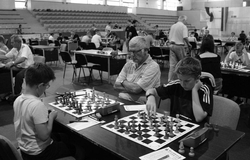 SPORT TAPOLCAI ÚJSÁG - 7 Sport és hagyomány Jubileumi sakkverseny a néhai tapolcai polgármester emlékére SAKK - Immár tizedik alkalommal rendezte meg sikerrel az Ács János Emlékversenyt, Tapolca