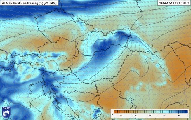 A modell 12 UTC-re vonatkozó előrejelzésén a 925 hpa-os szinten erős délnyugati széllel párosuló jelentős nedvesség advekcióra számított a Nagykanizsa-Miskolc tengelyen (14. ábra).