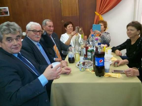 élvezésére valamint rövid beszélgetésre - a további tervek és javaslatok megosztására. 2018.