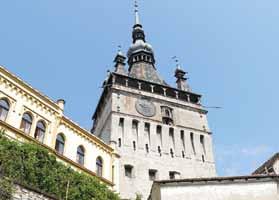 A tóparti séta után megcsodáljuk a messze földön híres Békás-szoros meredek sziklafalait. 6.