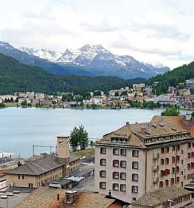 Tiefencastel vasútállomásán szállunk fel az Albula-Bernina-Express különleges vonatára.