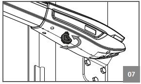 Ehhez az elülső konzolt alacsonyabban kell a kapuhoz rögzíteni, mint a hátsót, lásd az alábbi példát: A KAPUMOTOR RETESZELÉSE ÉS KIOLDÁSA
