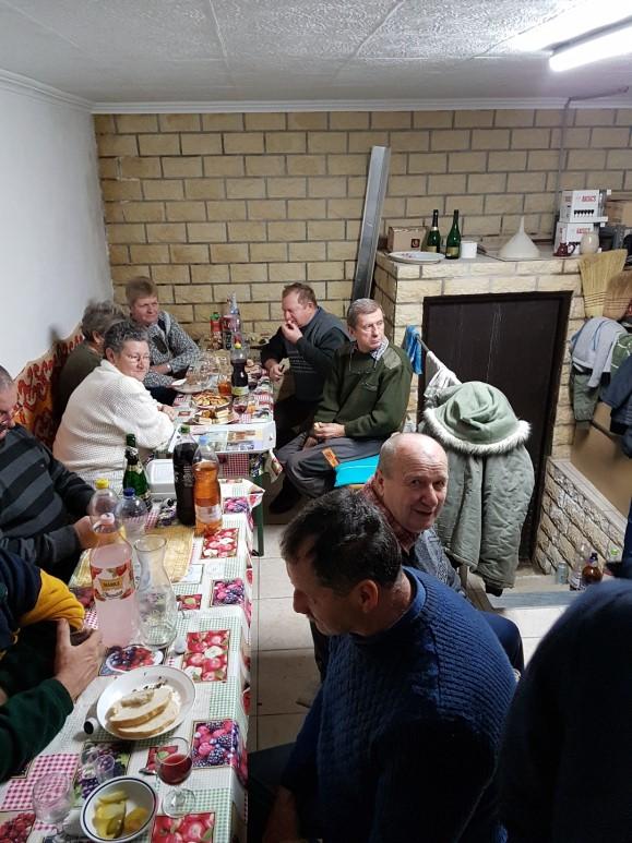 Kiemelte a bodrogkeresztúri riolittufa növénytermesztésre, talajjavításra gyakorolt hatását, bizonyított eredményeit.