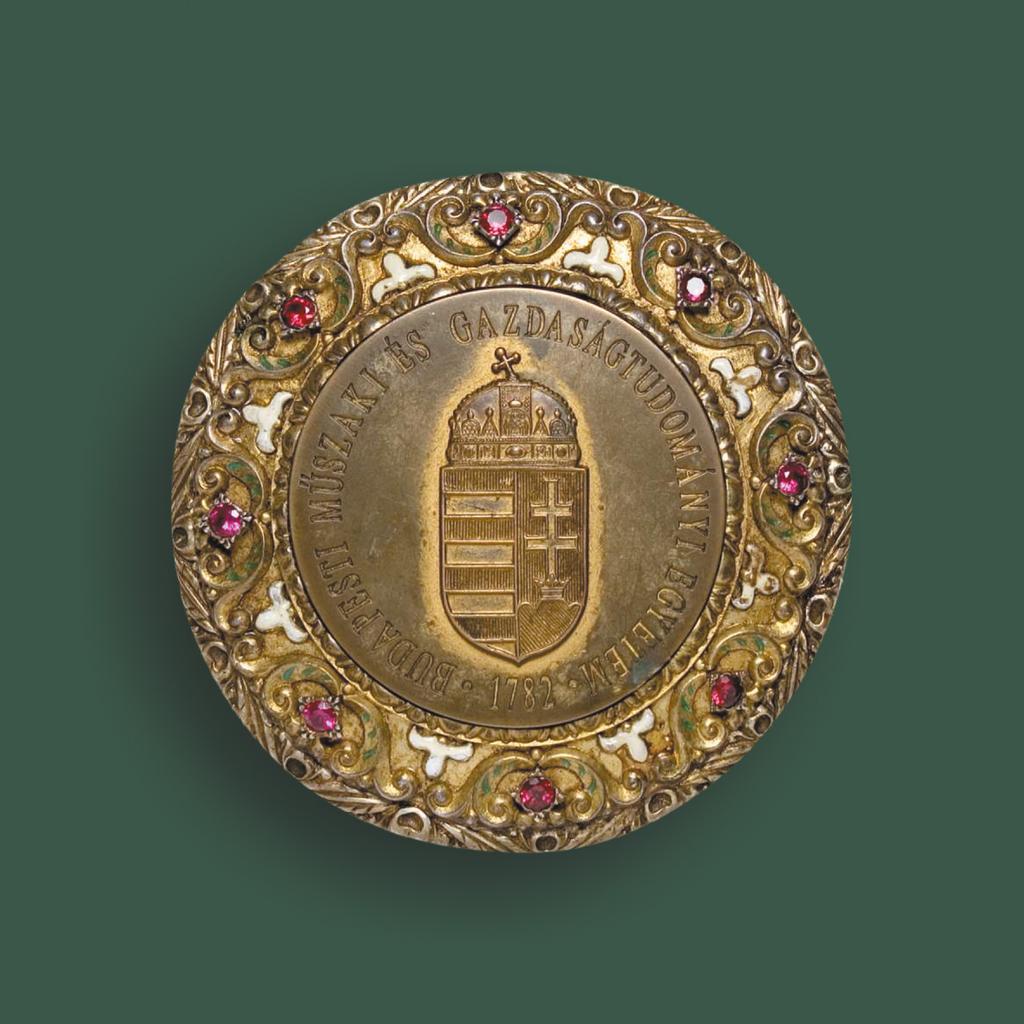 SZERVEZET A BME-n működő egyetemi karok: Építőmérnöki Kar (ÉMK) 1782 Gépészmérnöki Kar (GPK) 1871 Építészmérnöki Kar (ÉPK) 1873 Vegyészmérnöki és Biomérnöki Kar (VBK) 1873