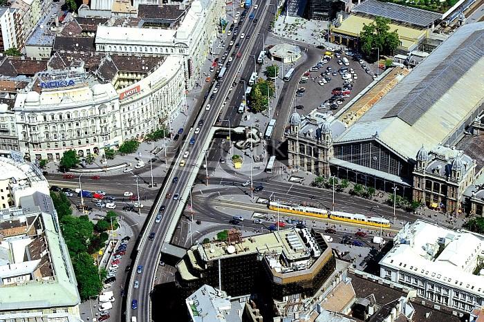 A 3D kataszter szükségessége Elsősorban városi területeken az átfedő, kereszteződő és egymás felett lévő ingatlanok száma jelentősen megnőtt az ingatlan-fejlesztéseknek köszönhetően A 3D kataszter