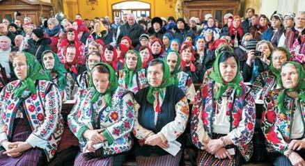 Nem csak szûkebb környezetében, a Moldvai Pusztinán, ha nem már a Vatikánban is ismerik Dr. Nyisztor Tinka nevét.