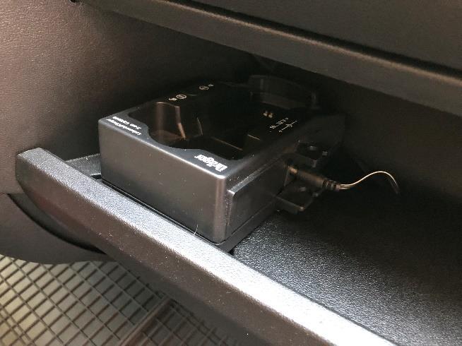 A vezetőfülkében illetve a málhatérben elhelyezett felszerelések: Vezetőfülkében: 1 db gépjármű szerszámkészlet, 2 db Motorola (URH