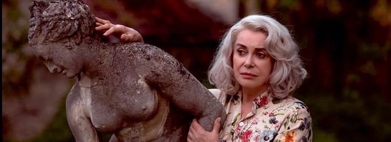 CLAIRE DARLING UTOLSÓ HÚZÁSA LA DERNIÈRE FOLIE DE CLAIRE DARLING Francia filmdráma, 2018, 94 / r.: Julie Bertuccelli / sz.