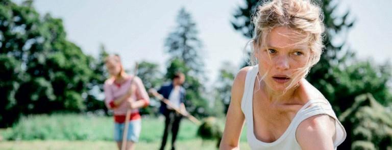 FORDUL A SZÉL LE VENT TOURNE Svájci-francia-belga filmdráma, 2018, 86 / r.: Bettina Oberli, sz.