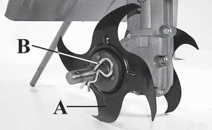Amikor a motoros kapával dolgozik, a kerekeket a vonórúd felső részén a pecekkel rögzítve (8. ábra, F) lehet elhelyezni.
