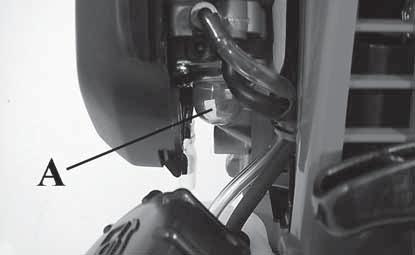 ÓVINTÉZKEDÉS - A gép beindításához kötelező a szaggatott vonallal jelölt területre állni (33. ábra). - Lassan nyomja meg a tisztítóégőt 6-8-szor (A, 34. ábra). - Állítsa (B, 35.