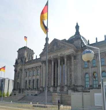 9nap. Hajnali 5-kor keltünk fél 6-kor megreggeliztünk, most kivételesen nem volt németóra, mert Berlinbe mentünk és Sanitztól Berlin 3órás utazás vezet.