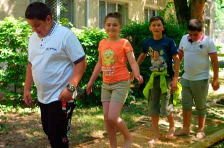 SPAȚII VERZI URBANE IMPLICARE ÎN COMUNITATE 2015 ASOCIAŢIA PROIECT PRO EUROPA Suceava În cadrul proiectului Grădina cu flori de leac parc educativ de învăţare experienţială derulat de Asociaţia