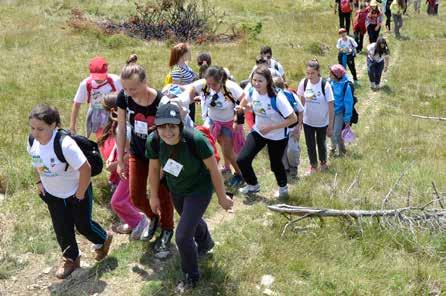 ARII NATURALE PROTEJATE IMPLICARE ÎN COMUNITATE 2015 ASOCIAŢIA ALTITUDINE FILIALA BANAT Munţii Ţarcu În perioada aprilie-septembrie 2015, Asociaţia Altitudine Filiala Banat a desfăşurat proiectul