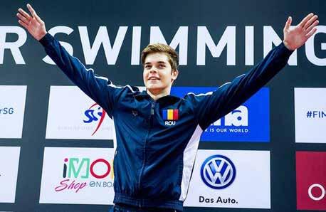 PLUS 18 IMPLICARE ÎN COMUNITATE 2015 Robert Glinţă Puţini sportivi români se pot mândri cu faptul că deţin un record mondial, iar înotătorul Robert Glinţă se află printre ei, fiind din decembrie 2015