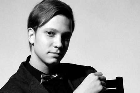 PLUS 18 IMPLICARE ÎN COMUNITATE 2015 Nicon Mladin După ce a absolvit în anul 2014 Colegiul Naţional de Muzică George Enescu, tânărul pianist din Bucureşti studiază în prezent la clasa profesorului