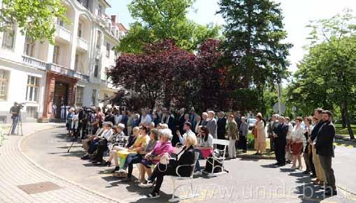 zetett arra, hogy Árvay professzor nehéz időszakban, 1951 és 1973 között állt a debreceni klinika élén.