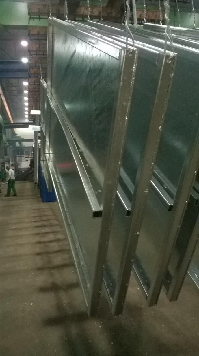 Néhány esetben a lemezekre, merevítő bordákat helyeznek fel, a koncentrált terheléssel járó lehajlás elkerülése érdekében.