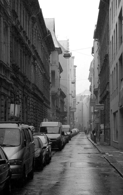 / perimeter blocks - entrances by plots or staircases Kazinczy Street, Budapest photo Benkő város és lakás / városi tömb / zárt és nyitott /