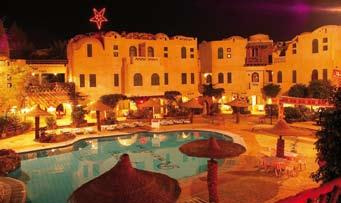Paradisul turistic din Sharm el Sheikh a fost recent descoperit de scafandri, devenind o staţiune de lux, cu numeroase restaurante, baruri, cafenele şi magazine.