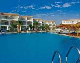Facilităţi: 6 restaurante, din care restaurant bufet, restaurante a la carte (italian, thai, specialităţi de peşte), pub, baruri, pool barbeque, room service, schimb valutar.
