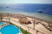 Camere: dotate cu aer condiţionat, baie/wc, TV, minibar, telefon, seif, balcon sau terasă. Posibilitate de 2 paturi suplimentare pentru copii. La cerere şi contra cost camere cu vedere la mare.