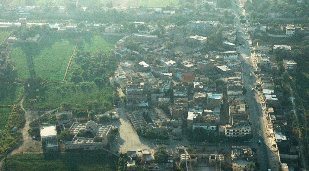 LUXOR_modellHÁZ LUXOR_modelHOUSE A témafelvetés az Egyiptomban évek óta folytatott terepmunkán alapul, és elsősorban a projektben részt vett hallgatók számára ajánlottuk.