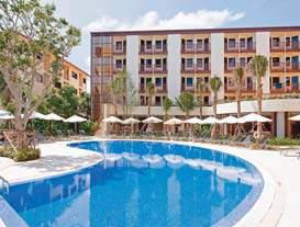 megélénkül. A többszintes hotel 245 szobával rendelkezik.
