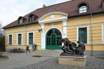 Pest megye Gödöllői Frédéric Chopin Zeneiskola Az 1974. január 1-jén alapított zeneiskola komoly szerepet játszott abban, hogy Gödöllőn az utóbbi évtizedekben színes zenei élet bontakozott ki.