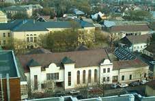 Szabolcs-Szatmár-Bereg megye Nyíregyházi Vikár Sándor Zenei AMI A megye első zeneiskolája 1939 szeptemberében alakult a Bessenyei Irodalmi Társaság keretén belül, a Kálvineum Tanítóképző épületében,