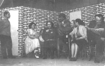 REKUS strana 3 Pokr. zo str. 2. Úspechov a ocenení majú na svojom konte niekoľko. V roku 1984 získali 2. miesto na okresnej súťaži s hrou Mirandolína a r. 1986 na tej istej súťaži sa umiestnili na 4.
