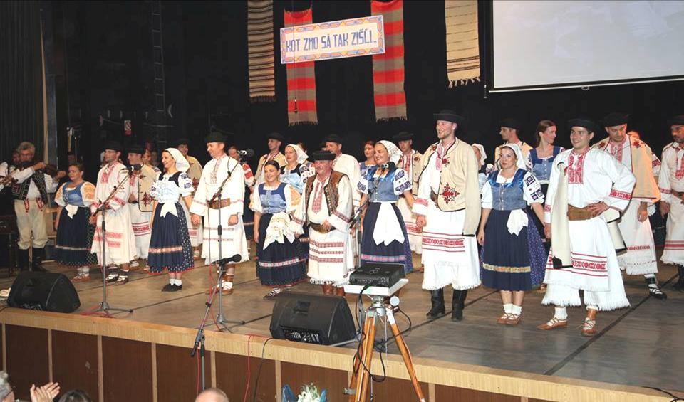 strana 8 REKUS Galaprogram KOKAVANU Kokava nad Rimavicou je známa svojím folklórom. Prvé organizované formy folklóru vznikli v Kokave v 20-tych rokoch 20.