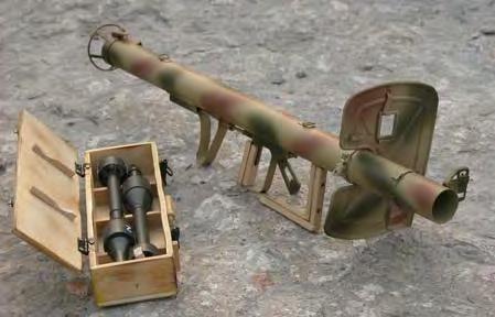 rakéta népszerű elnevezése (másik nevén Ofenrohr, azaz magyarul kályhacső). A fegyvert a második világháború idején fejlesztették ki a németek (amerikai minta alapján). 4. ábra.