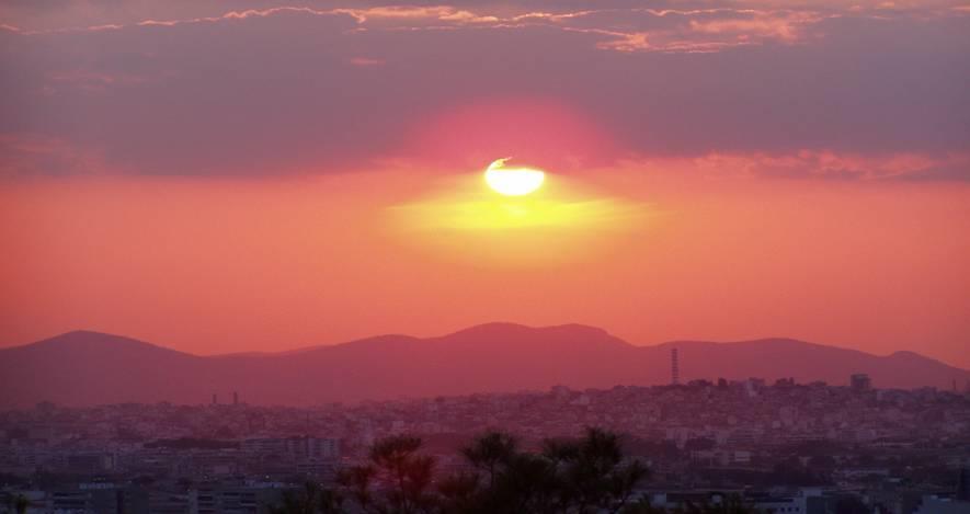A Földre felszínre lejutó energia A légkör hatása: Miért piros a Nap