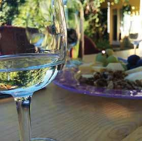 nagyváros hangulatát. Ezután Val d Orcia festői dombocskáin autózhatunk, mely méltán vált a világörökség részévé.