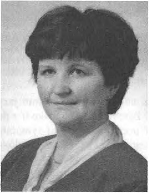 Od roku 1977 sa prest ahovala s rodinou do Budapesti, kde desat rokov vyucovala v tamojsej slovenskej skole. V rokoch 1987-91 bola kultúrnou referentkou DZSM.